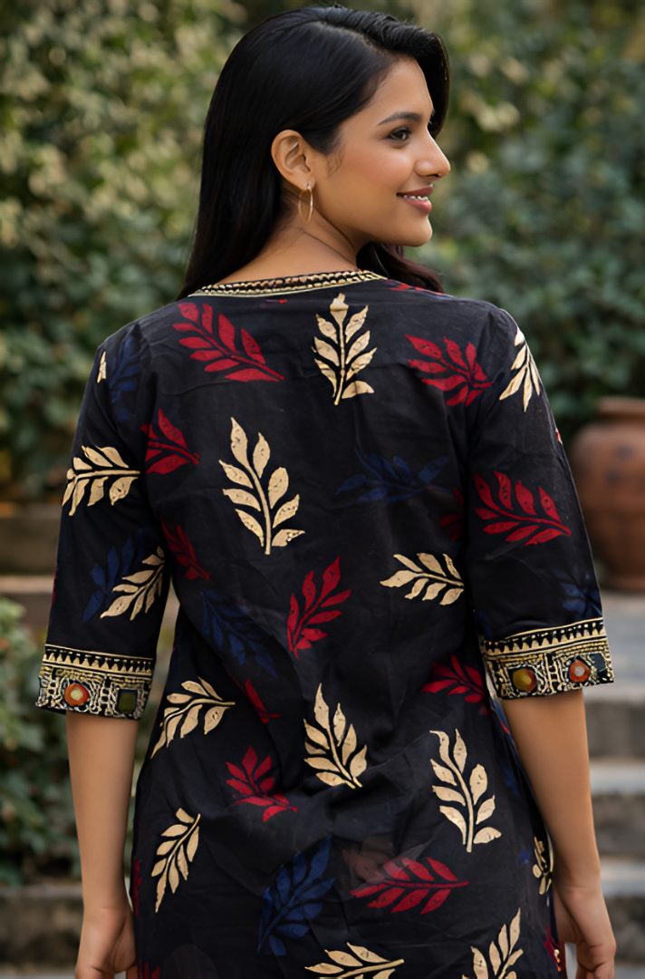 BLACK LEAF PRINT MIRROR WORK TUNIC